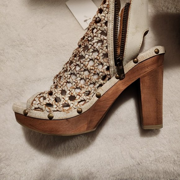 Sbicca Rayna White Leather Size 8 Platform Sandals - NWB - Picture 7 of 8